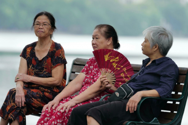 Học bổng lão khoa: Giải pháp ứng phó già hóa dân số Việt Nam