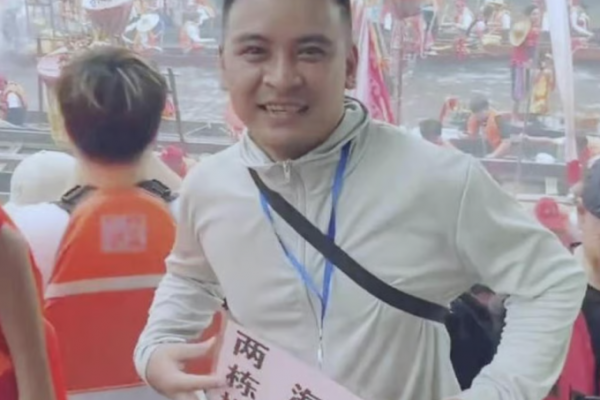 Khoe nhà lầu, chàng trai nhận “bão” lời mời kết bạn