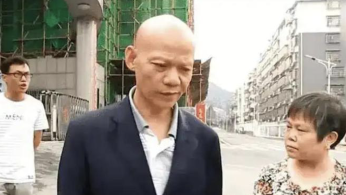 Bố mẹ Phan Kiệt đều ngoài 60 tuổi nhưng bất lực vì không thể dạy bảo con trai. Ảnh: 163.com