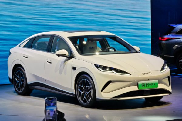 BYD Seal 06 EV: Sedan điện giá rẻ từ $15.300