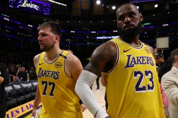 Los Angeles Lakers: Thương vụ bán đội bóng giá 10 tỷ USD