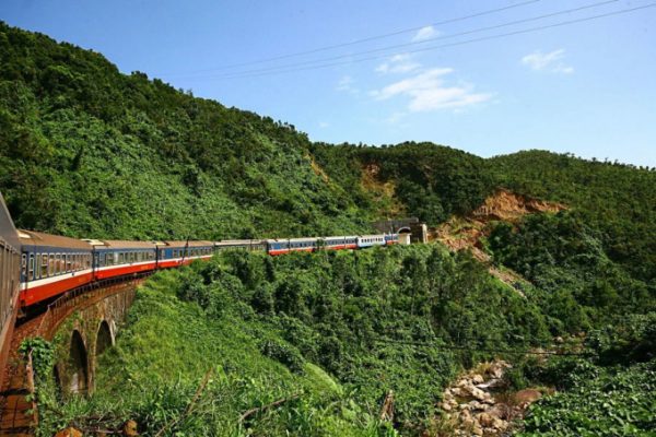 Tàu Thống Nhất: Tuyến tàu hỏa đẹp nhất thế giới