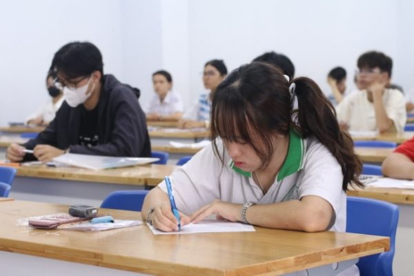 Mất 30 phút thi đánh giá năng lực do giám thị: Thí sinh bức xúc