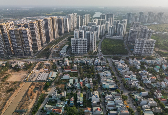 Bất động sản khu Đông TP HCM với các cao ốc, chung cư. Ảnh: Quỳnh Trần