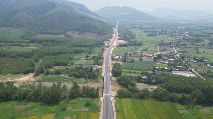 Đường nối quốc lộ 19 với KCN Becamex VSIP dài gần 20 km, khánh thành 27/3, giúp kết nối giao thương, thu hút đầu tư. Ảnh: Văn Linh