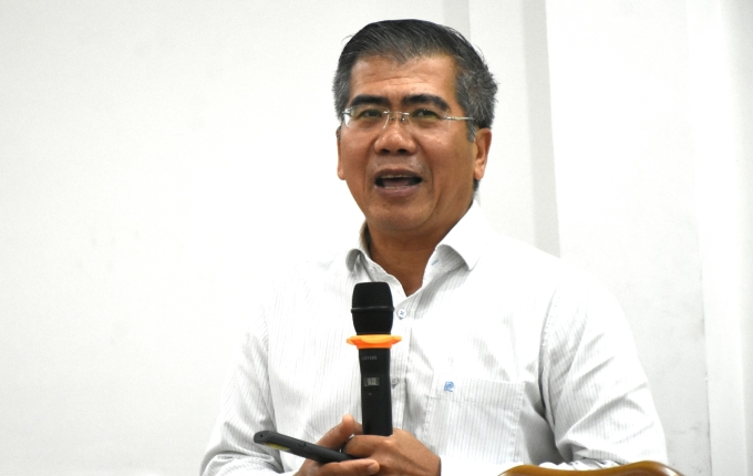PGS.TS Nguyễn Ngọc Vinh, Viện phó Nghiên cứu và Tư vấn phát triển vùng (Trường Đại học Kinh tế TP HCM), phát biểu tại tọa đàm, sáng 10/6. Ảnh: Lê Tuyết