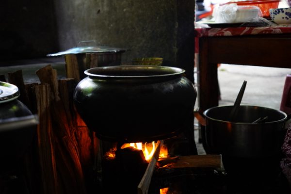 Bún bò Huế lò củi 60 năm: Hương vị truyền thống