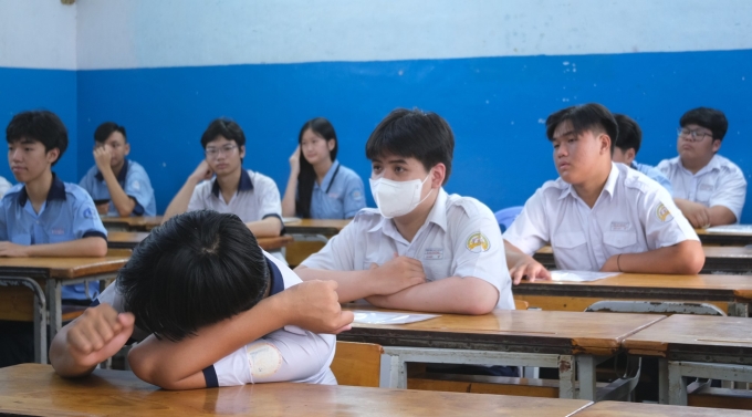 Thí sinh làm thủ tục dự thi vào lớp 10 tại trường THCS Lê Lợi, quận 3, ngày 5/6. Ảnh: Lệ Nguyễn
