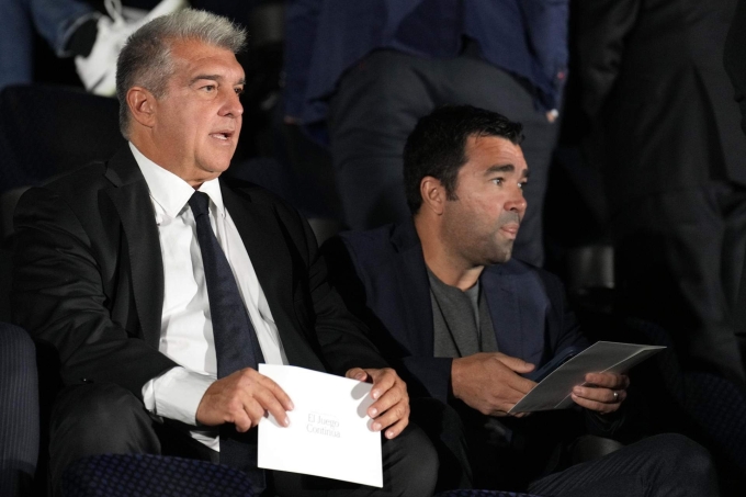 Laporta và Deco vẫn đang đau đầu tìm cách đáp ứng các quy định tài chính của La Liga để mở đường cho việc hoàn tất vụ tuyển mộ Nico Williams. Ảnh: Ara