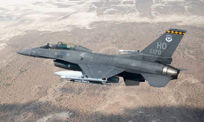 Tiêm kích F-16 Mỹ bay huấn luyện ở bang New Mexico tháng 8/2023. Ảnh: USAF