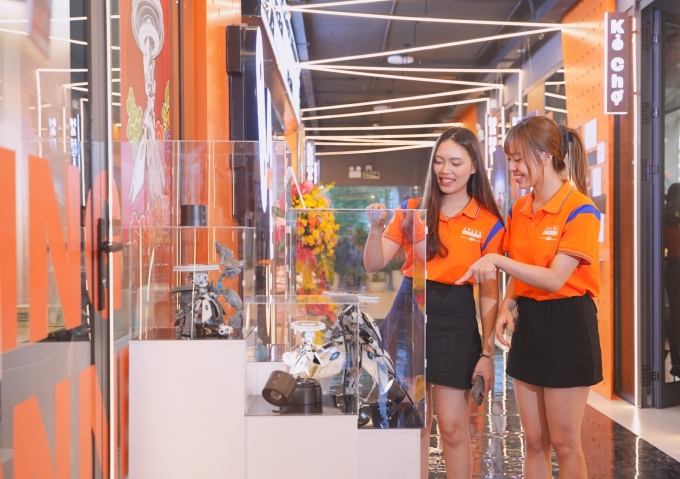 Triển lãm mô hình, sản phẩm đồ họa của sinh viên ngành Thiết kế mỹ thuật đa phương tiện. Ảnh: FPT