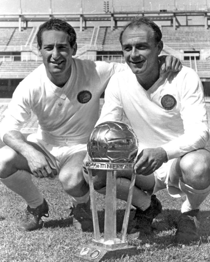 Hai huyền thoại Real, Paco Gento và Di Stefano (phải) mừng Intercontinental Cup 1960. Ảnh: Real Madrid
