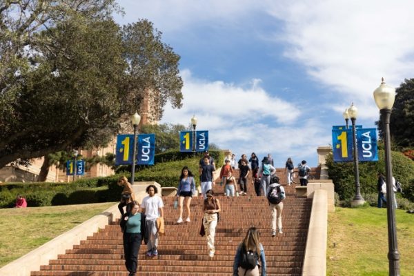 12 Thành Viên Hội Đồng Fulbright Từ Chức: Tin Chấn Động