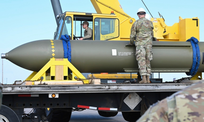 Bom GBU-57 tại căn cứ không quân Whitemon ở bang Missouri, Mỹ hồi năm 2023. Ảnh: USAF