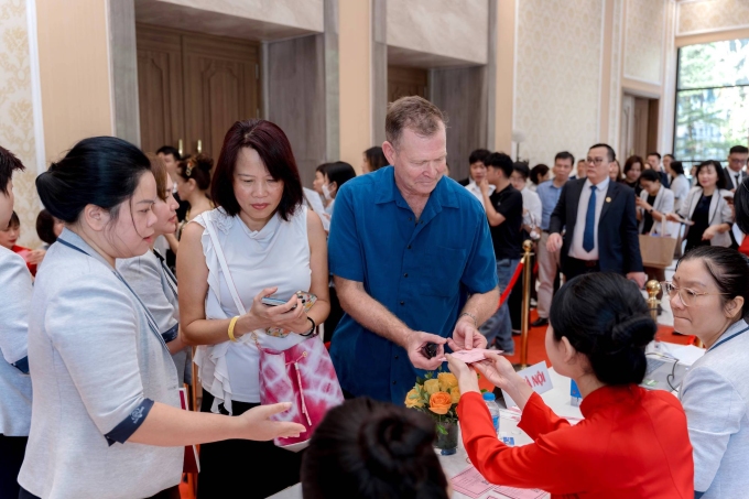 Sự kiện mở bán Hồng Hạc City cũng ghi nhận sự hiện diện của nhiều nhóm khách người nước ngoài tham dự. Ảnh: Phú Mỹ Hưng