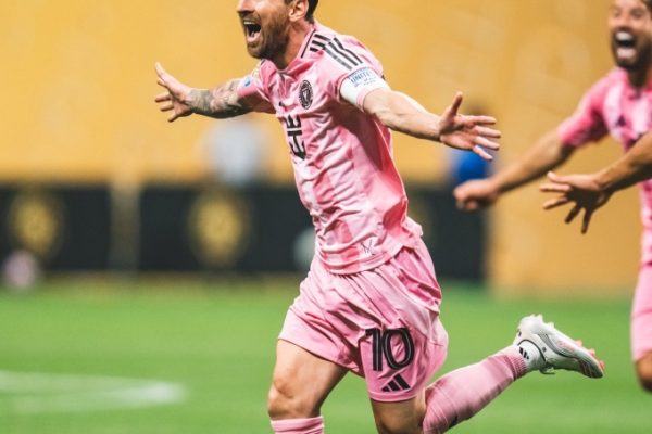 Messi mừng sinh nhật tuổi 38: Huyền thoại bóng đá