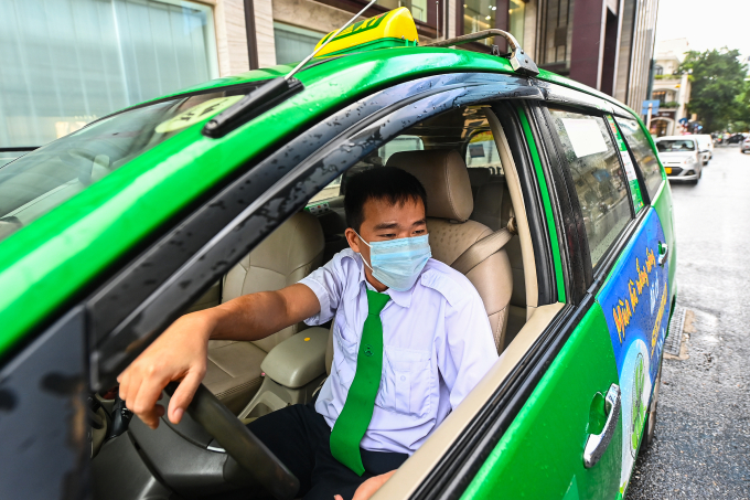 Lái xe taxi, xe dịch vụ chở khách dưới 8 chỗ có thể được ghi nhận hình ảnh. Ảnh: Giang Huy