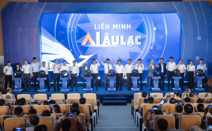 Các thành viên trong lễ ra mắt liên minh AI Âu Lạc. Ảnh: Vân Anh