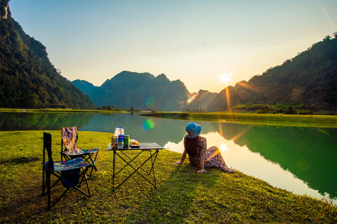 Du khách có thể tự mang theo dụng cụ cắm trại, ăn uống hoặc sử dụng dịch vụ homestay. Ảnh: Hùng Vĩ