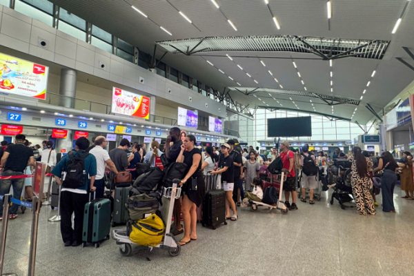 Bão gây hoãn hủy nhiều chuyến bay đến Đà Nẵng