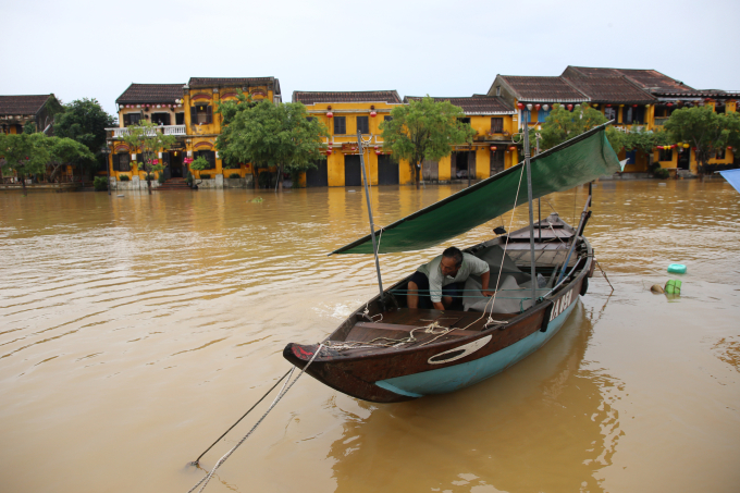 Hội An ngập lụt giữa mùa hè. Ảnh: Đắc Thành