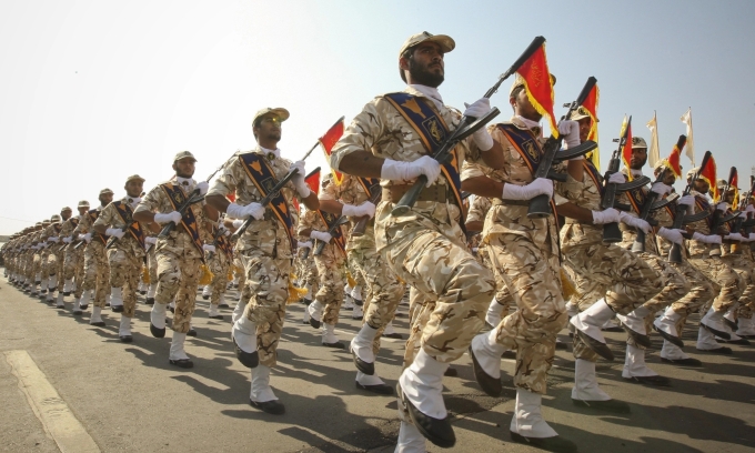 Các thành viên IRGC tham gia duyệt binh hồi năm 2011. Ảnh: Reuters