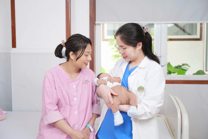 Chương trình Chắp cánh ước mơ đồng hành cùng các gia đình từng thực hiện IVF thất bại. Ảnh: Bệnh viện Đa khoa Hồng Ngọc