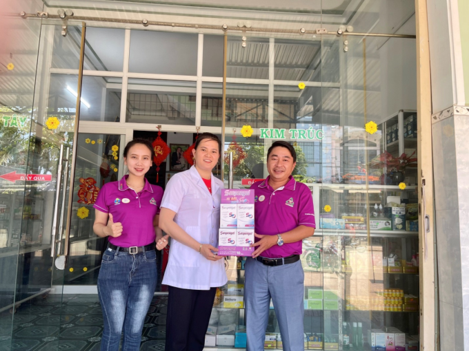 Chiến dịch đặt kệ trưng bày Suspengel thu hút sự quan tâm và phản hồi từ khách hàng tại các điểm nhà thuốc, quầy thuốc trên khắp cả nước. Ảnh: TV. Pharm