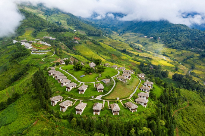 Khu nghỉ dưỡng nằm giữa mảng xanh thiên nhiên với mây trời vây quanh. Ảnh: Topas Ecolodge