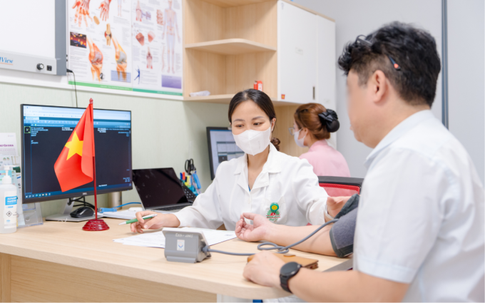 Sức khỏe bệnh nhân ổn định sau bơm xi măng sinh học. Ảnh: Bệnh viện Đa khoa Hồng Ngọc