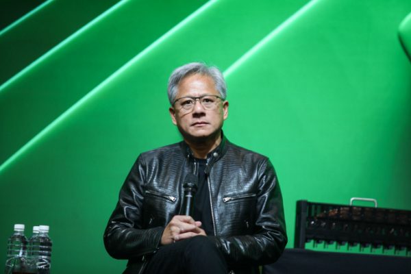 Jensen Huang: CEO Nvidia phản bác dự đoán AI gây thất nghiệp