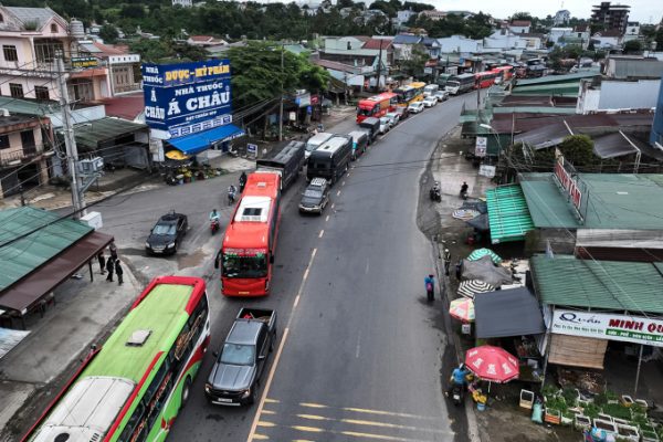 Đèo Bảo Lộc kẹt xe 10km: Ảnh hưởng thi công cầu