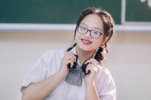 Cô gái cận thị 15 diop giành học bổng đại học toàn phần