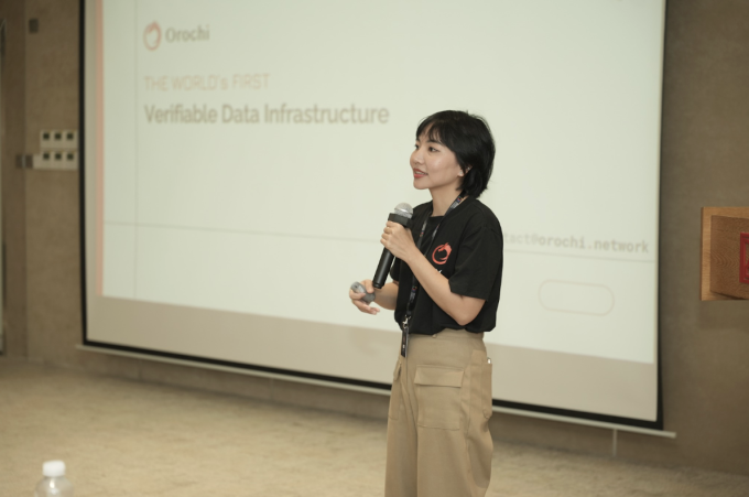 Bà Trần Thị Kiều Diễm, CEO Orochi trình bày tại sự kiện Devday - Ngày hội IT Cho Lập trình viên tại Đà Nẵng. Ảnh: Orochi