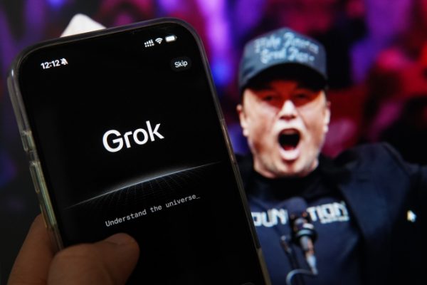 Elon Musk: AI Grok tạo ra ‘quá nhiều rác’