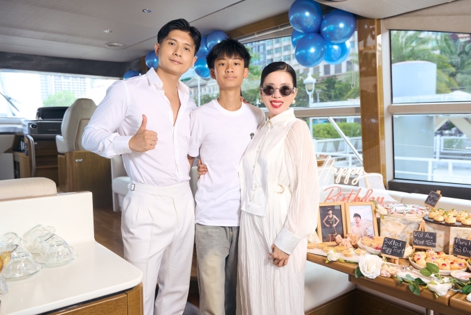 Lệ Quyên, Lâm Bảo Châu mừng sinh nhật bé Bo, 14 tuổi - con riêng của ca sĩ - hồi tháng 4. Ảnh: Bùi Đức Hưng