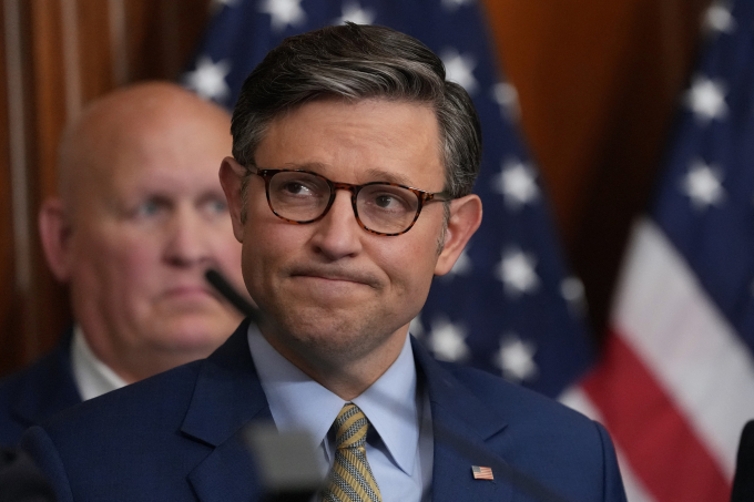 Chủ tịch Hạ viện Mike Johnson họp báo tại Đồi Capitol ngày 22/5. Ảnh: AFP