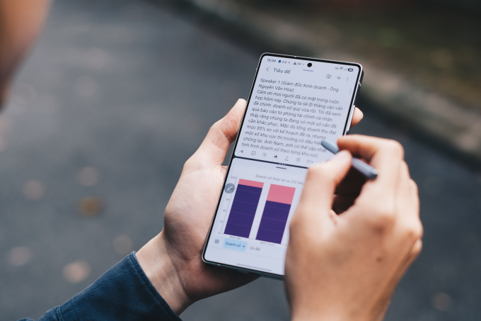 Người dùng sử dụng AI tóm tắt nội dung cuộc họp. Ảnh: Samsung