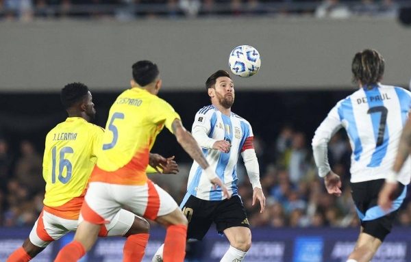 Argentina: Thoát thua ngoạn mục sau khi Messi rời sân