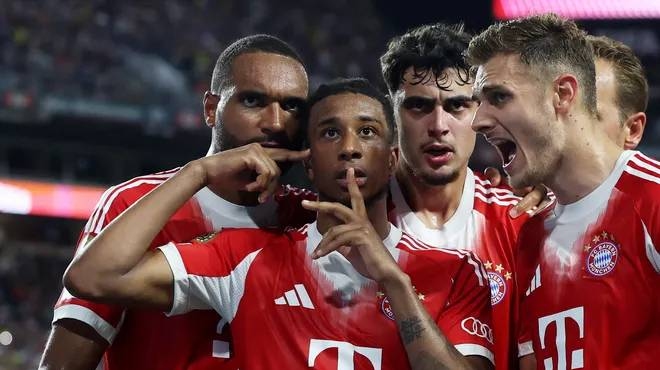 Các cầu thủ Bayern mừng bàn ấn định chiến thắng 2-1 trước Boca sáng 21/6. Ảnh: UT