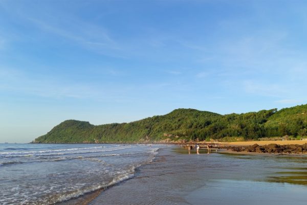Bãi Đông: 48 giờ hè vắng vẻ – Kinh nghiệm du lịch