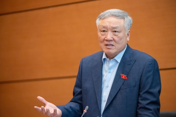 Phó thủ tướng Thường trực Nguyễn Hòa Bình phát biểu ở thảo luận tổ, sáng 11/6. Ảnh: Phạm Thắng
