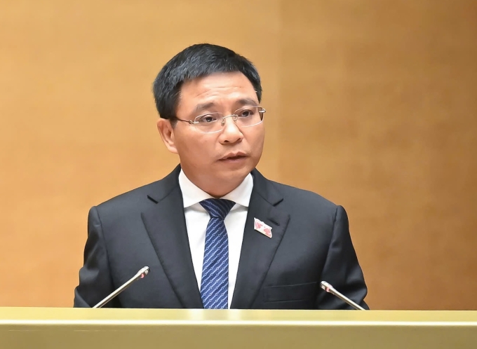 Bộ trưởng Tài chính Nguyễn Văn Thắng trình bày tờ trình dự thảo Nghị quyết về Trung tâm tài chính quốc tế ở Việt Nam, sáng 11/6. Ảnh: Trung tâm báo chí Quốc hội