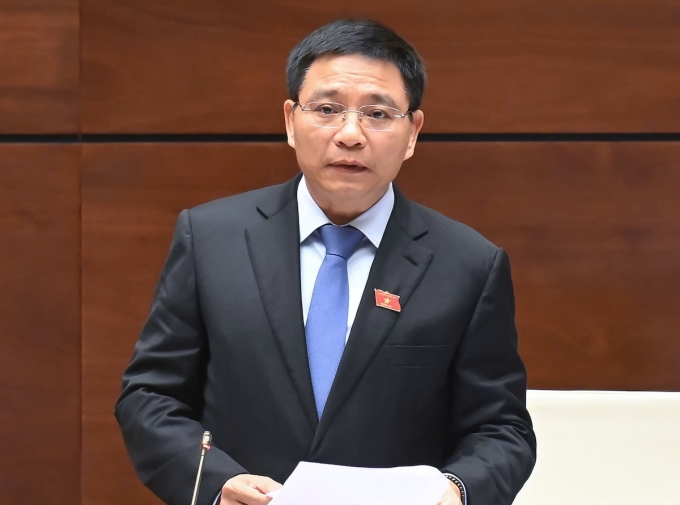 Bộ trưởng Tài chính Nguyễn Văn Thắng giải trình tại phiên thảo luận Quốc hội, sáng 13/6. Ảnh: Trung tâm báo chí Quốc hội