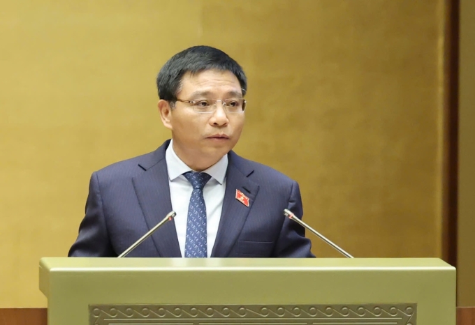 Bộ trưởng Tài chính Nguyễn Văn Thắng trình bày báo cáo giải trình, tiếp thu một luật sửa đổi, bổ sung 8 luật liên quan tới tài chính, ngày 25/6. Ảnh: Giang Huy