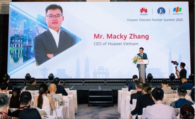 Ông Macky Zhang, Tổng giám đốc Huawei Việt Nam, phát biểu tại sự kiện.