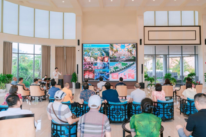 Nhà đầu tư quan tâm dự án. Ảnh: KN Cam Ranh