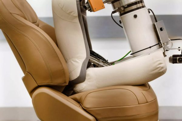 Robot giả mông: Thử nghiệm độ bền ghế xe hơi