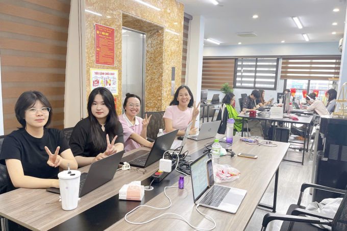 Chị Phạm Thị Duyên ở văn phòng công ty thuộc quận Thanh Xuân, Hà Nội, trưa 29/5. Ảnh: Nhân vật cung cấp