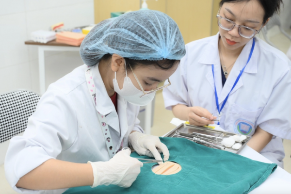 ĐH Y Hà Nội: Tuyển thẳng 40%, xét tuyển tổ hợp A00 lần đầu